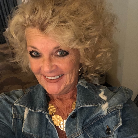 Meet your Posher, Patricia - Picture 1 of 1